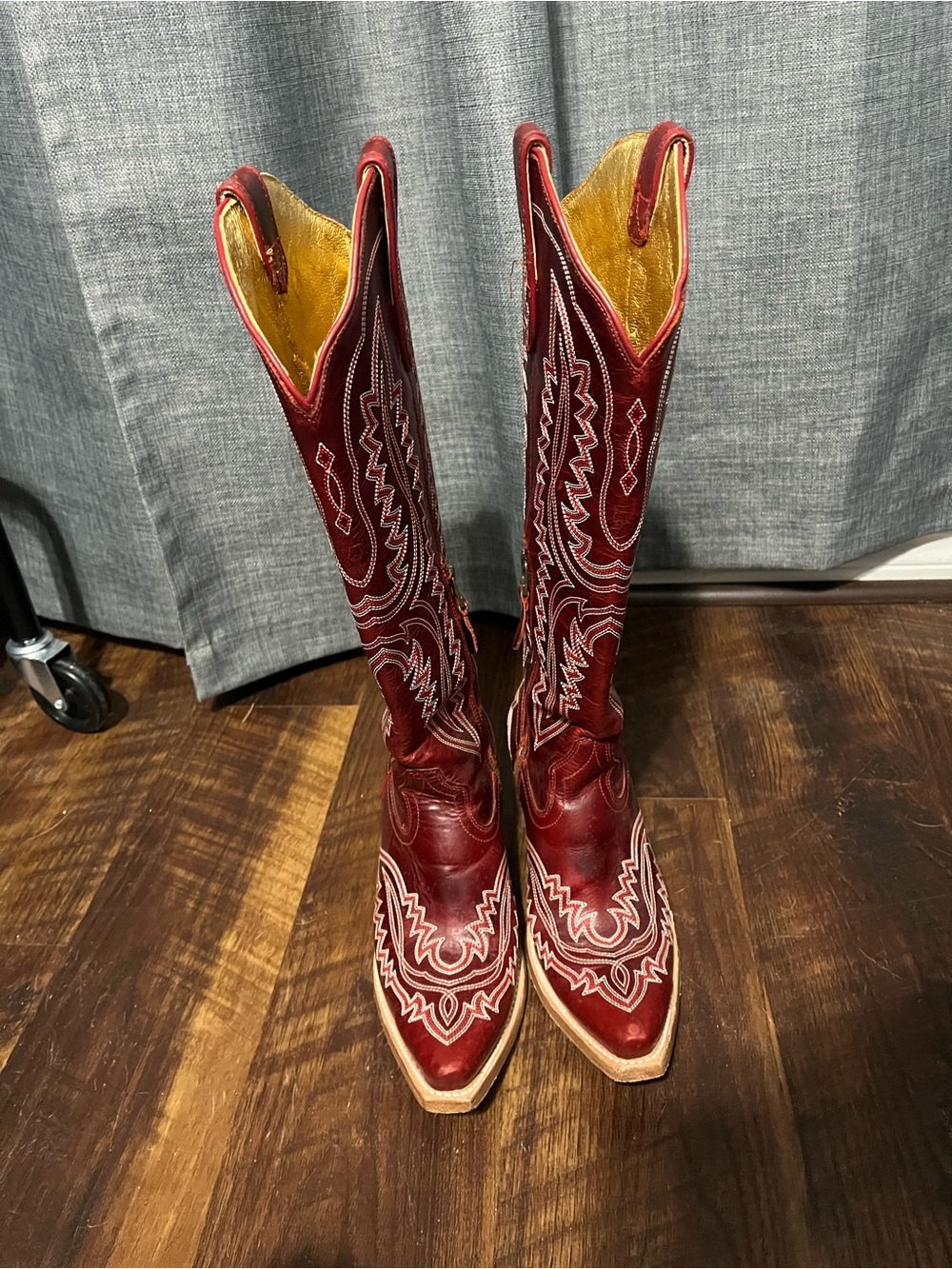 ARIAT CASANOVA RED ALERT SNIP TOE TALL COWBOY BOOTS